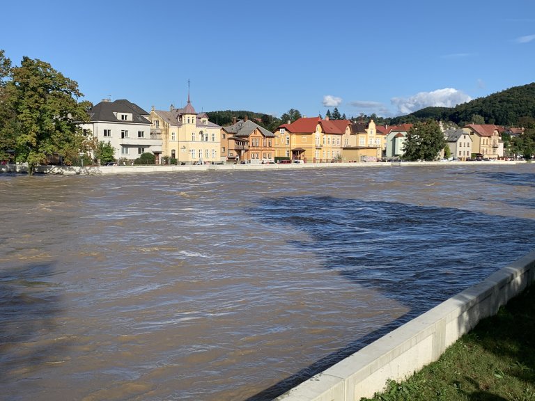 V Hranicích se Bečva do ulic nedostala