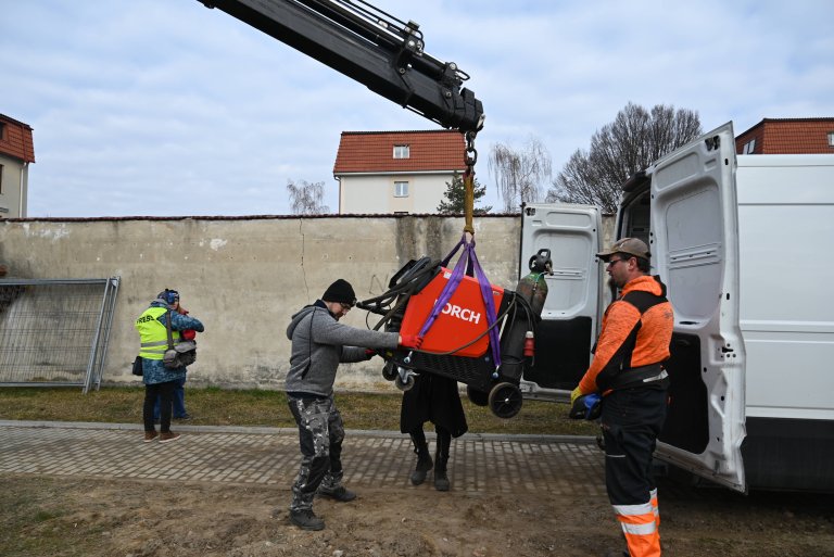 Bylo potřeba složit i nezbytné technické vybavení